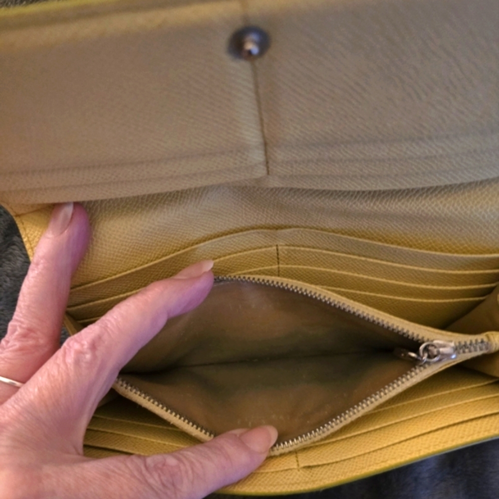 TODS Continental Flap Wallet. Pale Yellow Pebbled Leather Full Inclusion. EUC - Picture 16 of 16